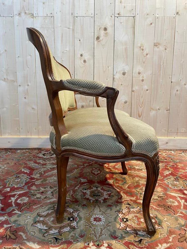 Sofa - Bank aus grünem Samt im Louis-XV-Stil