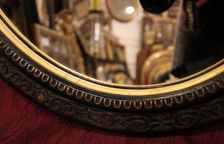 47 x 54 cm großes Paar ovaler Spiegel, Napoleon III-Medaillon, Schwarz und Gold