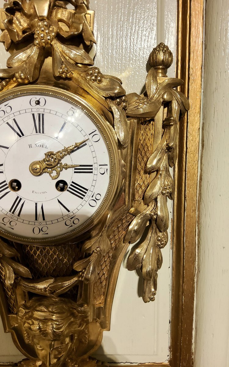 Großes Wandkartell aus gemeißelter und vergoldeter Bronze im Louis-XVI-Stil, Zeit Napoleons III., 19. Jahrhundert 