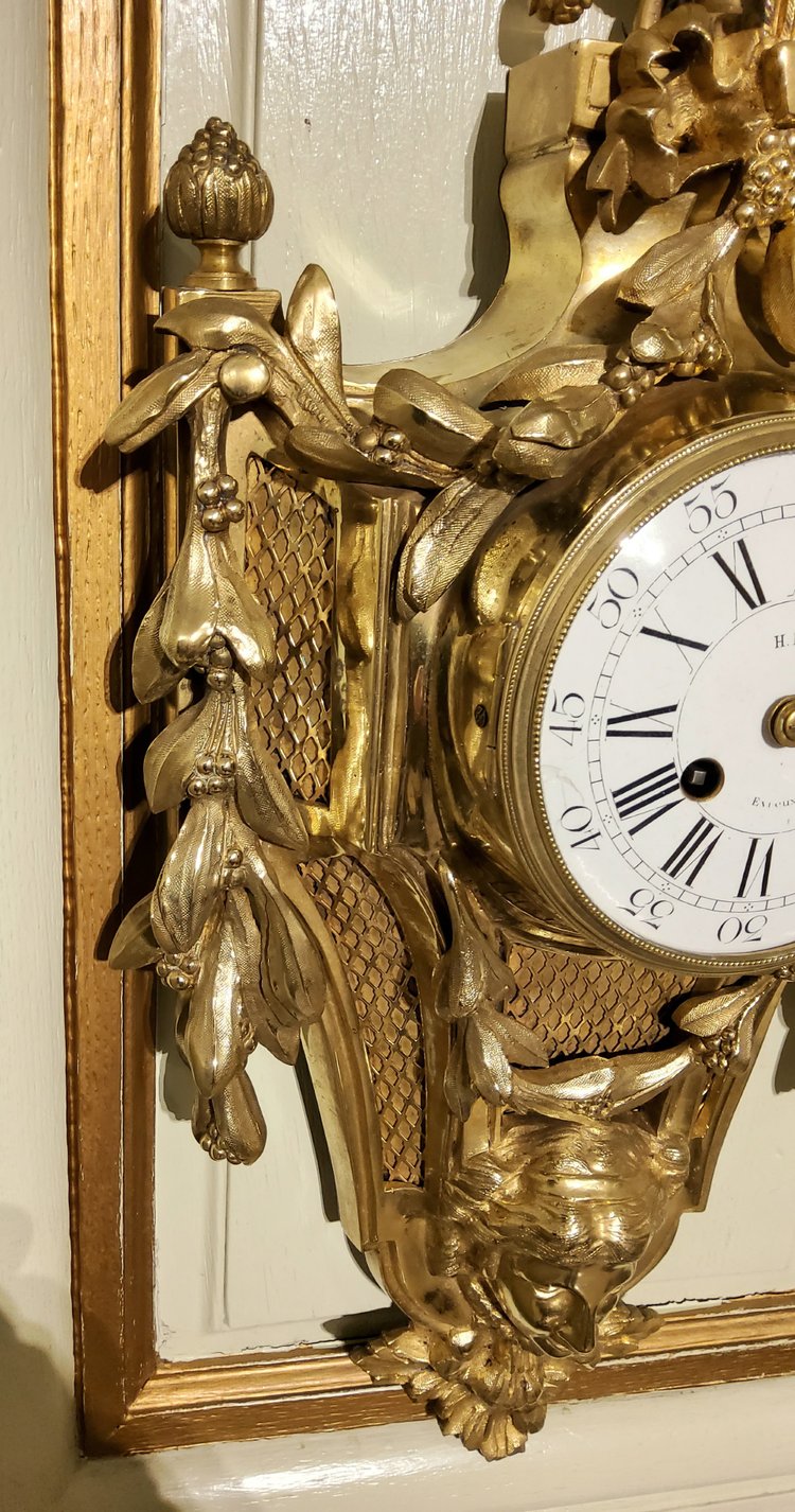 Großes Wandkartell aus gemeißelter und vergoldeter Bronze im Louis-XVI-Stil, Zeit Napoleons III., 19. Jahrhundert 