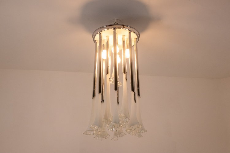 Lampadario in vetro di Murano e metallo cromato. Anni '70