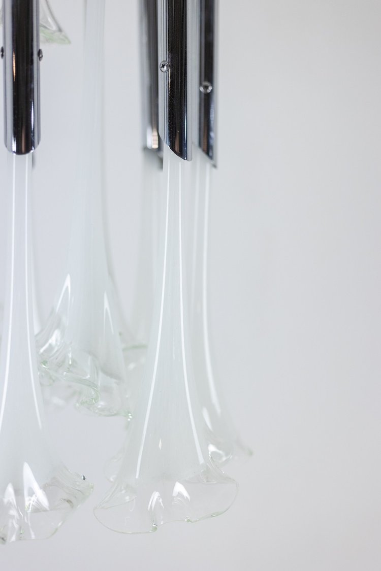 Lampadario in vetro di Murano e metallo cromato. Anni '70