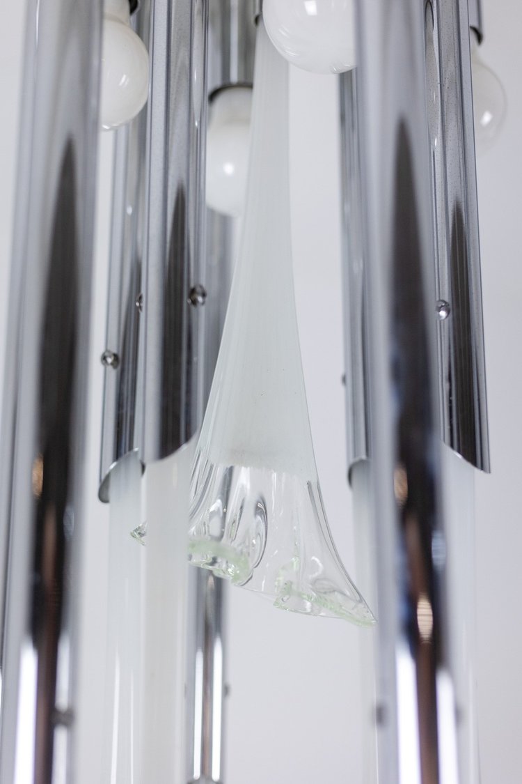 Lampadario in vetro di Murano e metallo cromato. Anni '70