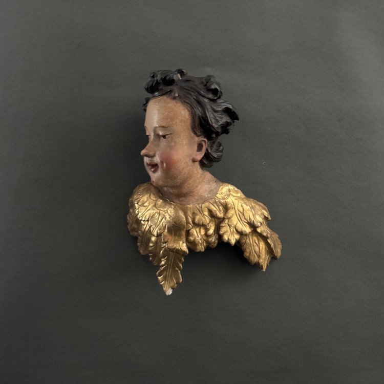 Head of a cherub in carved polychrome gilded wood, 17th century, entourage of Ignaz Günther