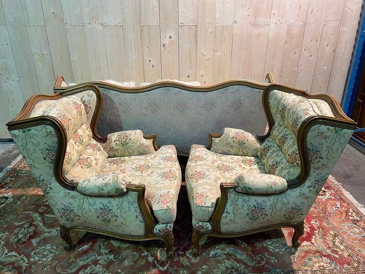 Wohnzimmersofa und ein Paar Sessel im Louis-XV-Stil