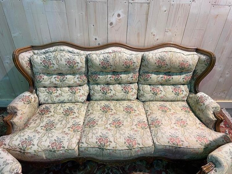Wohnzimmersofa und ein Paar Sessel im Louis-XV-Stil