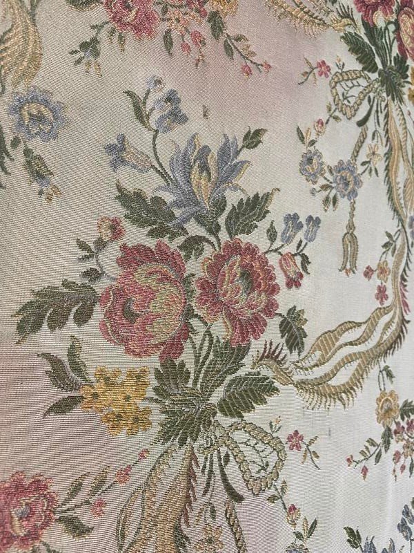 Wohnzimmersofa und ein Paar Sessel im Louis-XV-Stil