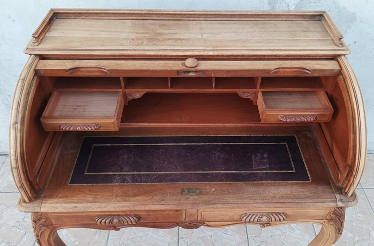 Bureau cylindre Louis XV en noyer