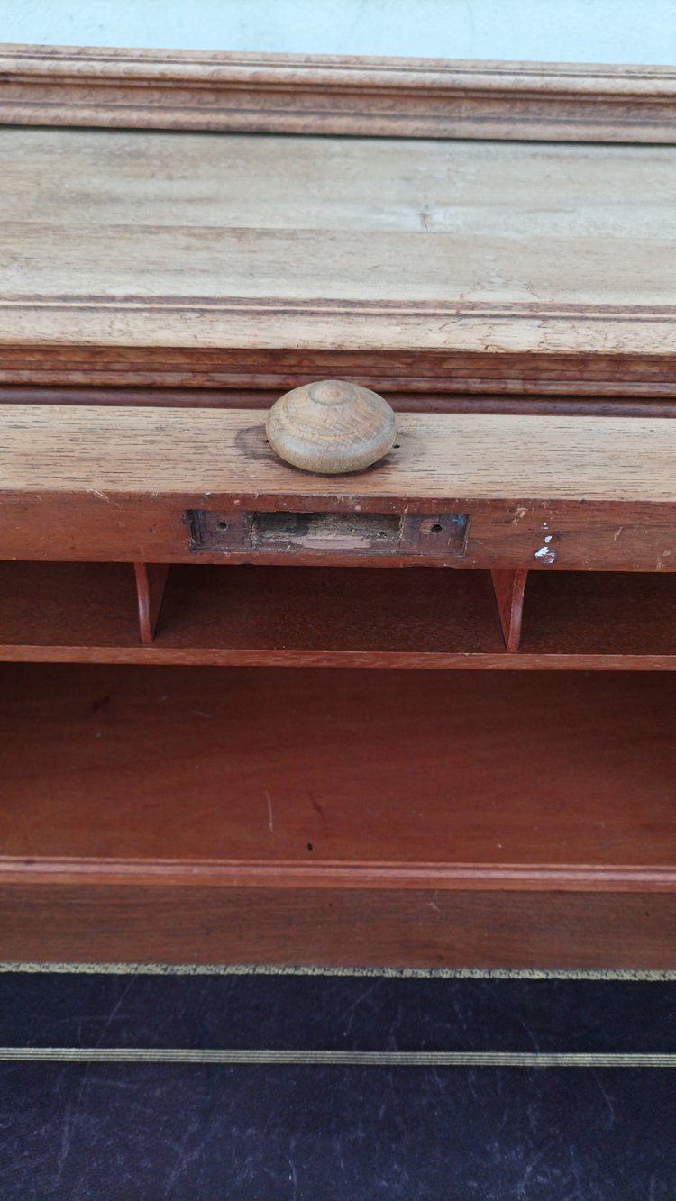 Bureau cylindre Louis XV en noyer
