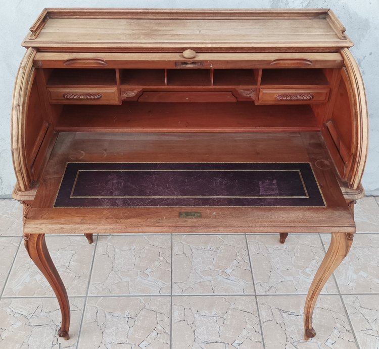 Bureau cylindre Louis XV en noyer