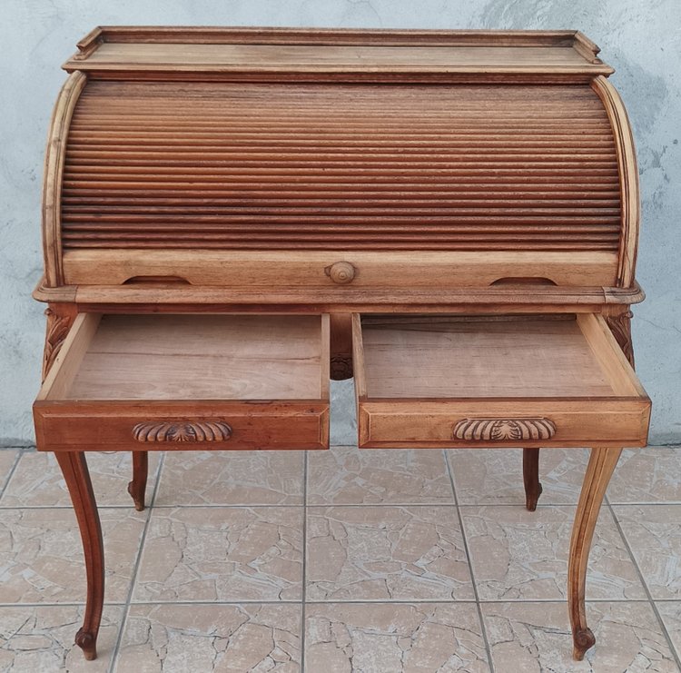 Bureau cylindre Louis XV en noyer
