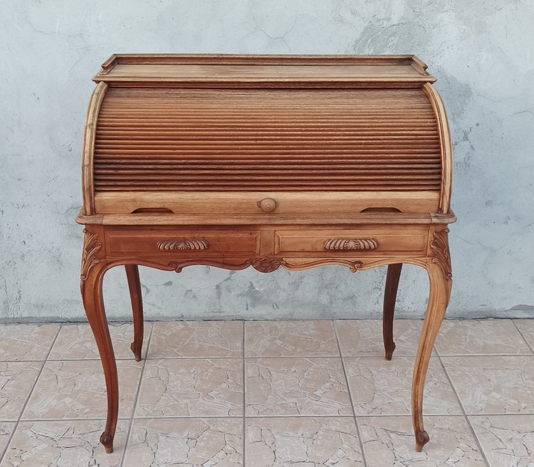 Bureau cylindre Louis XV en noyer