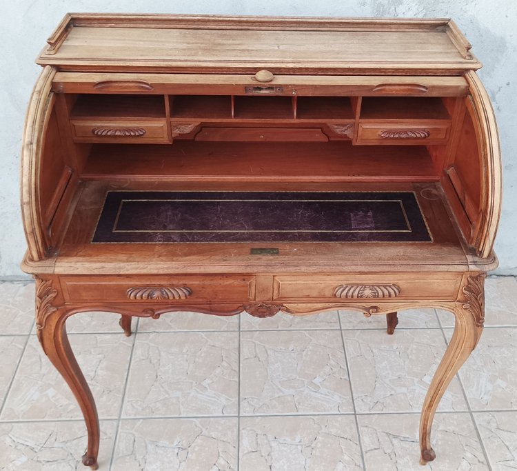 Bureau cylindre Louis XV en noyer