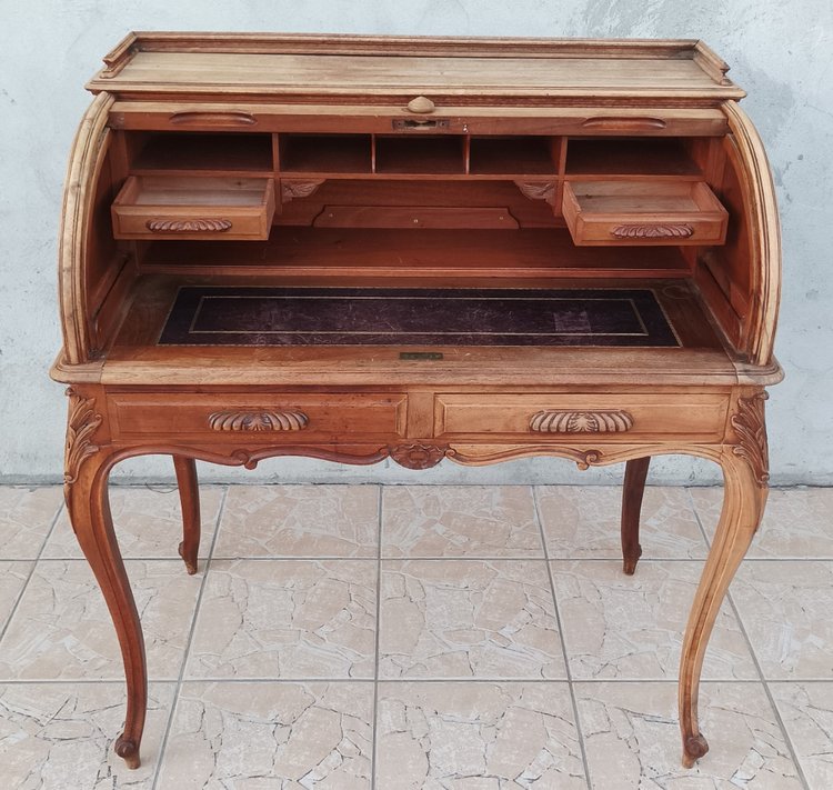 Bureau cylindre Louis XV en noyer