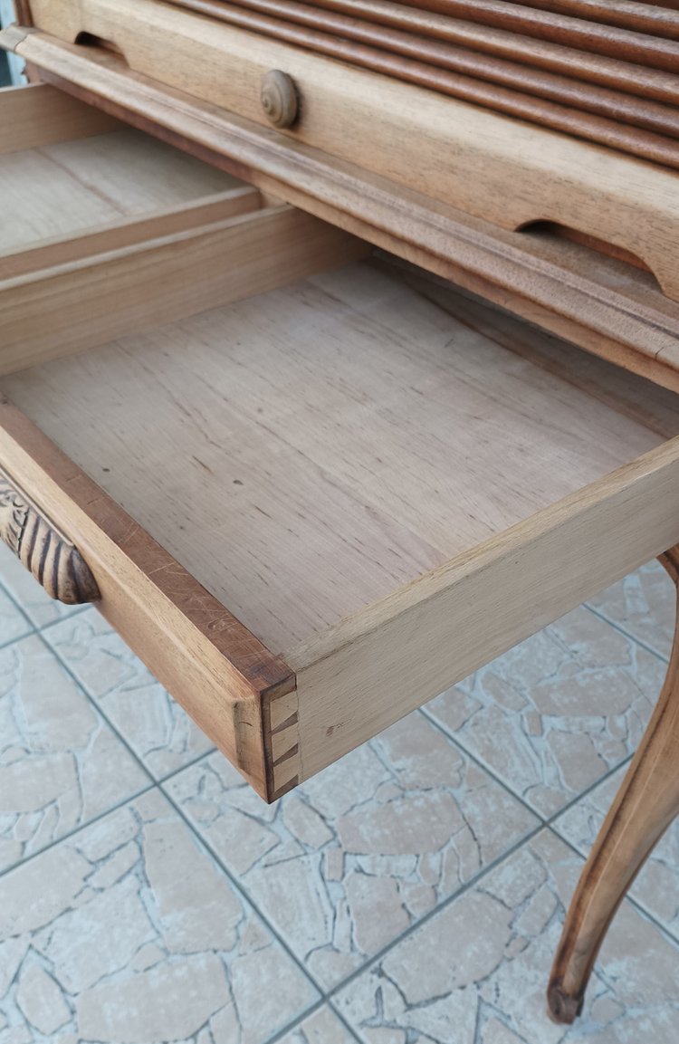 Bureau cylindre Louis XV en noyer