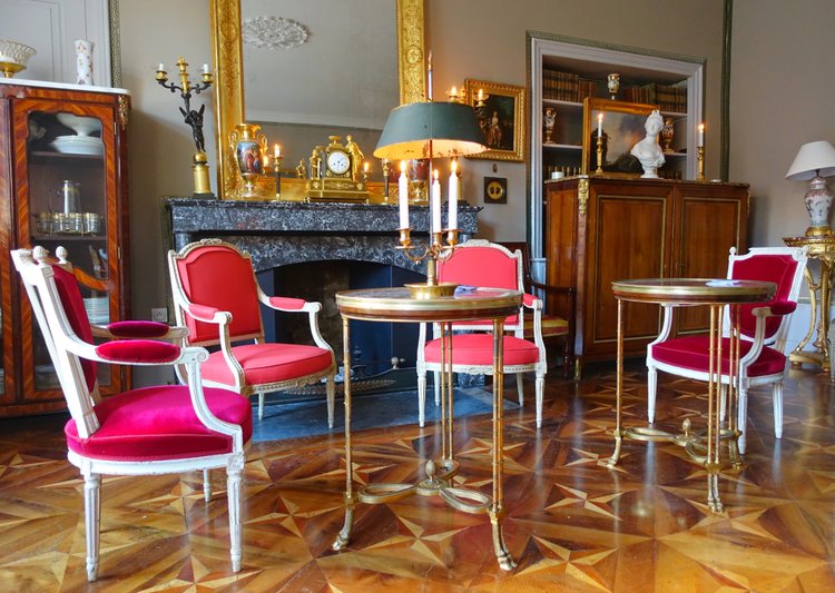 Lampe bouillotte de style Louis XVI en bronze ciselé et doré, début XIXe siècle