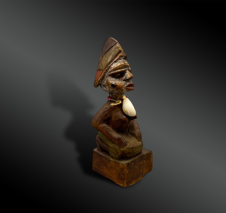 Piccola STATUETTA raffigurante una MATERNITÀ - Cultura Punu, Gabon - 1900 circa