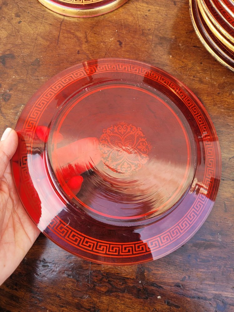 Suite De 10 Assiettes Et 2 Coupes à Fruits En Verre Rubis, Fin XIXème Siècle