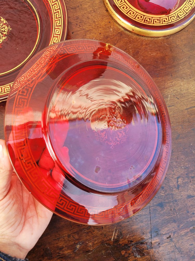 Suite De 10 Assiettes Et 2 Coupes à Fruits En Verre Rubis, Fin XIXème Siècle