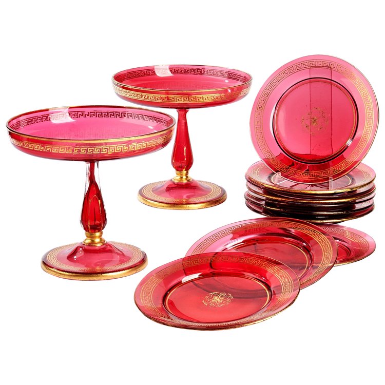 Suite De 10 Assiettes Et 2 Coupes à Fruits En Verre Rubis, Fin XIXème Siècle