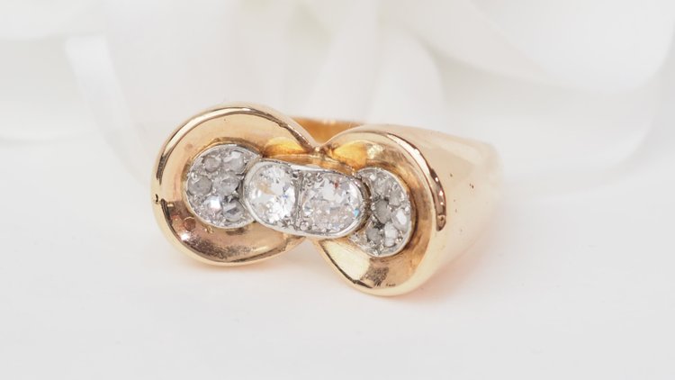 Knotenring aus den 1940er Jahren aus Roségold und Diamanten