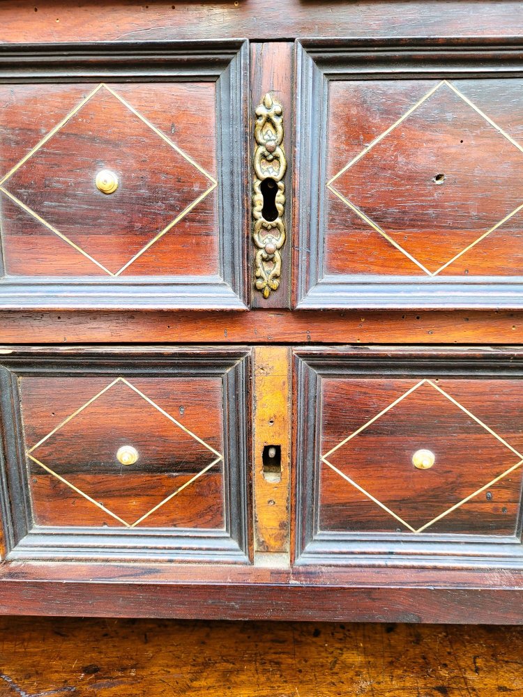 Schrank mit Schubladen aus Palisander, 17. Jahrhundert