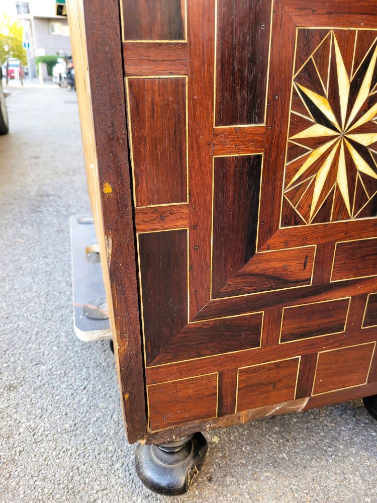 Schrank mit Schubladen aus Palisander, 17. Jahrhundert