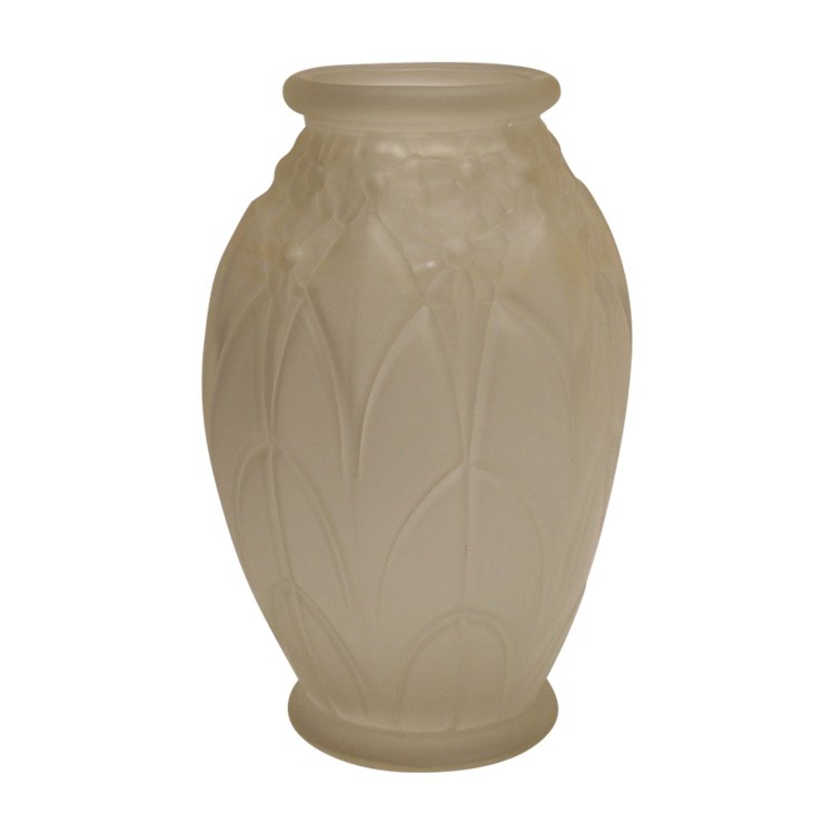 Art-Deco-Vase aus satiniertem Formglas, um 1930