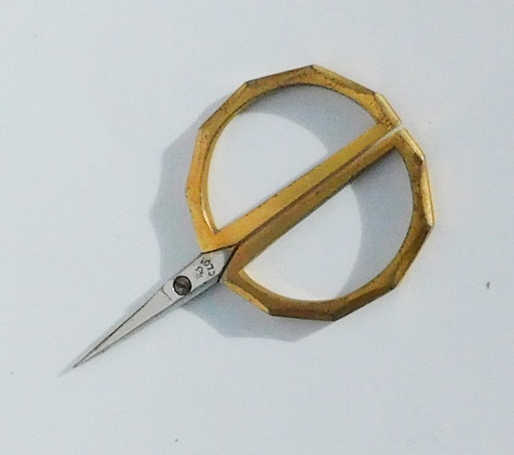 Kit da cucito molto piccolo Forbici in acciaio Art Déco Ditale Eloi Pernet Inizio del XIX secolo