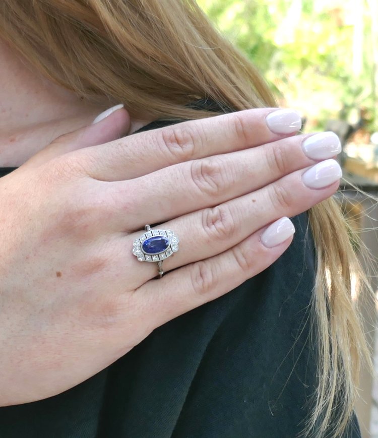 Anello Art Déco con zaffiro naturale non riscaldato e diamanti, certificato.