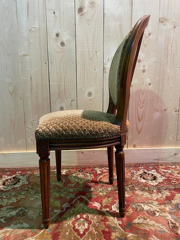 Suite de 12 chaises de Style Louis XVI 