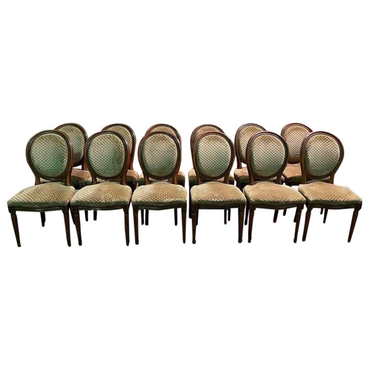 Suite de 12 chaises de Style Louis XVI 