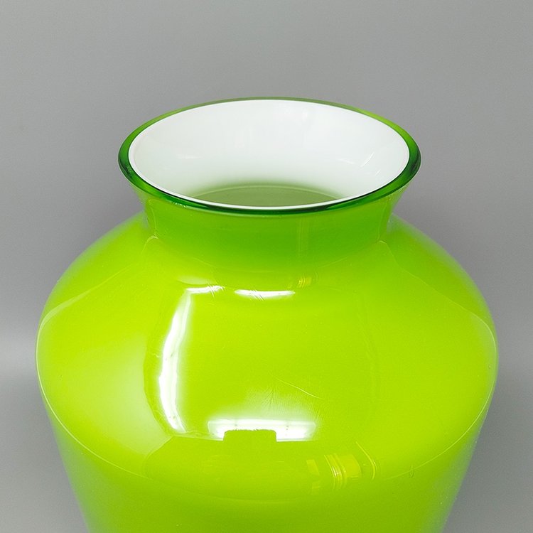 Wunderschöne grüne Vase aus den 1970ern von Ind. Vetraria Valdarnese. Hergestellt in Italien