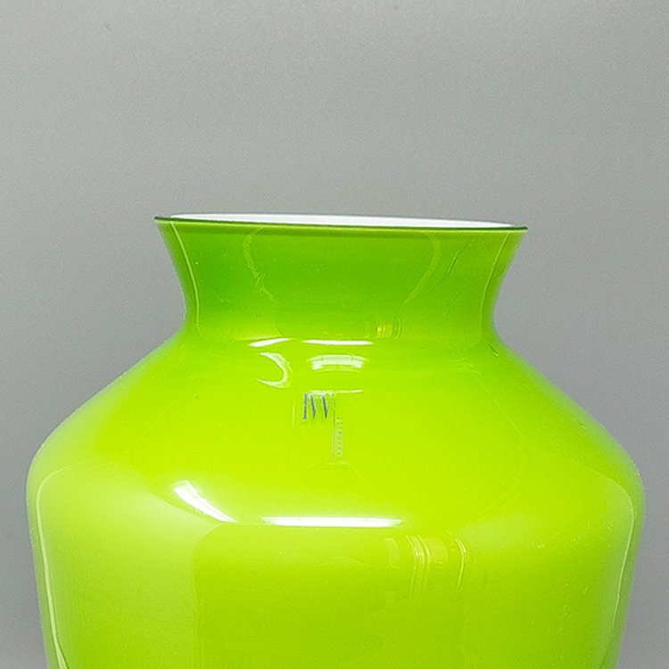 Wunderschöne grüne Vase aus den 1970ern von Ind. Vetraria Valdarnese. Hergestellt in Italien