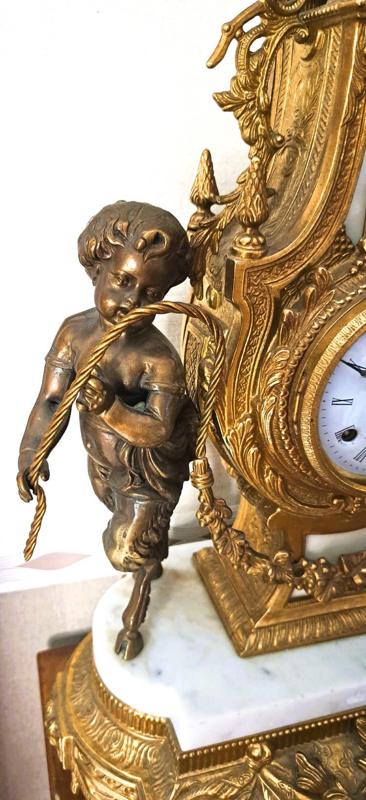 Pendel aus weißem Marmor und gemeißelter Bronze mit brauner und goldener Patina in Form einer Lyra 