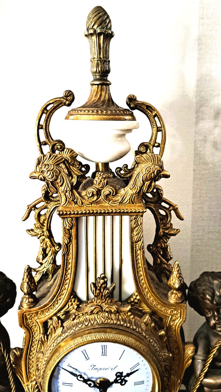 Pendel aus weißem Marmor und gemeißelter Bronze mit brauner und goldener Patina in Form einer Lyra 