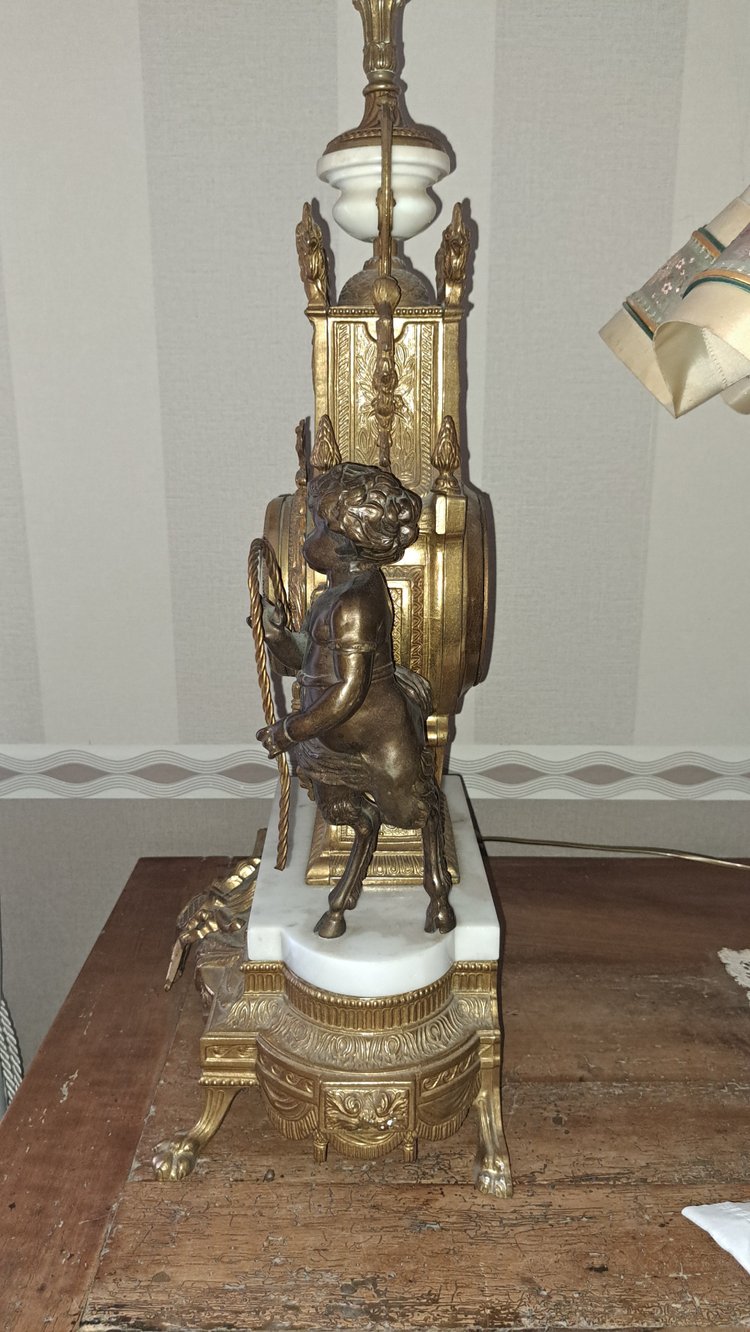Pendel aus weißem Marmor und gemeißelter Bronze mit brauner und goldener Patina in Form einer Lyra 