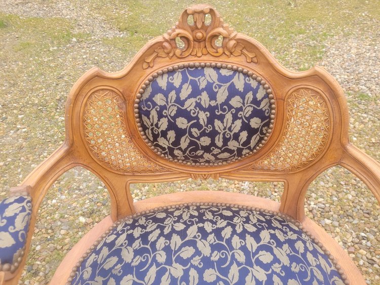 Altes französisches Dreizimmer-Wohnzimmer im Louis-XV-Stil