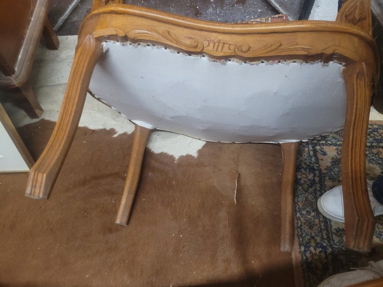 Altes französisches Dreizimmer-Wohnzimmer im Louis-XV-Stil