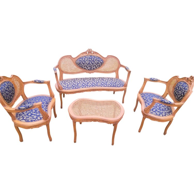 Altes französisches Dreizimmer-Wohnzimmer im Louis-XV-Stil