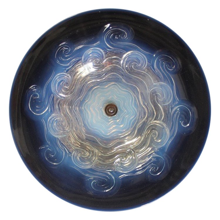 Ciotola in vetro opalescente su piede del 1930 circa nello stile di Sabino e Lalique