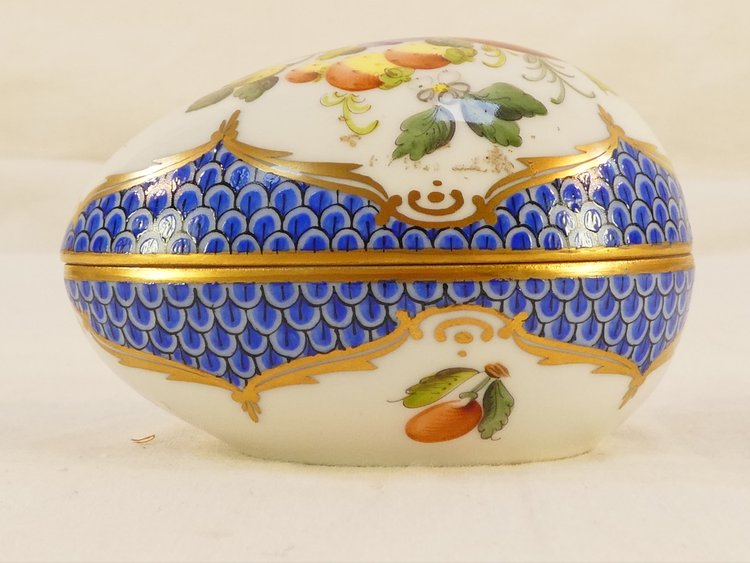 FANCY BOX Egg lying candy box HEREND HUNGARY BFR-EB BOUQUET OF FRUITS blue