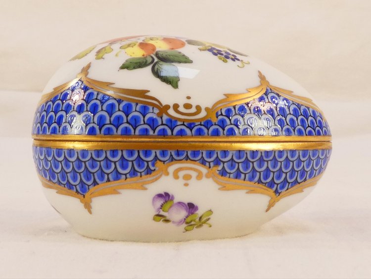 FANCY BOX Egg lying candy box HEREND HUNGARY BFR-EB BOUQUET OF FRUITS blue