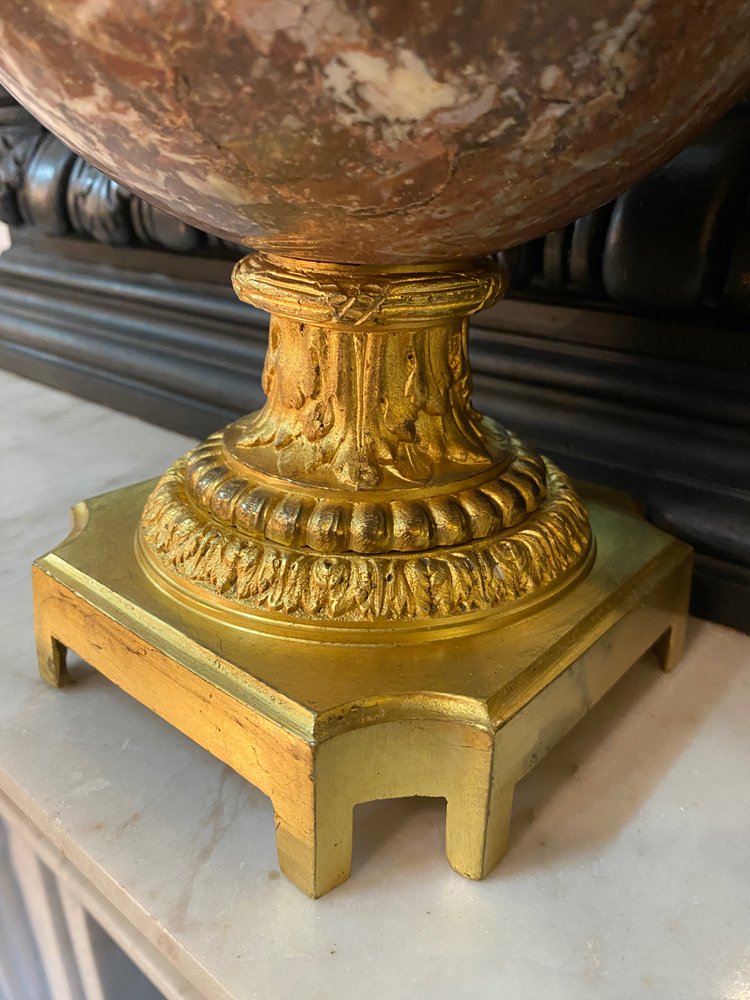 Paar Kassetten im Louis-XVI-Stil aus der Zeit Napoleons III. aus Marmor und vergoldeter Bronze 