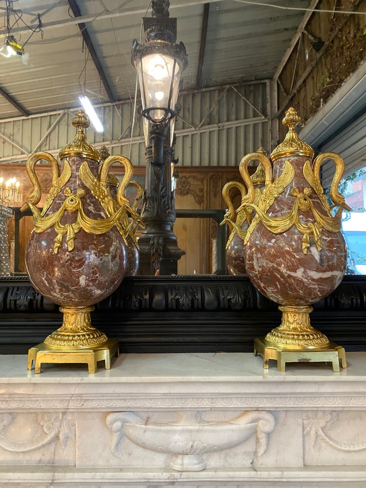 Paar Kassetten im Louis-XVI-Stil aus der Zeit Napoleons III. aus Marmor und vergoldeter Bronze 