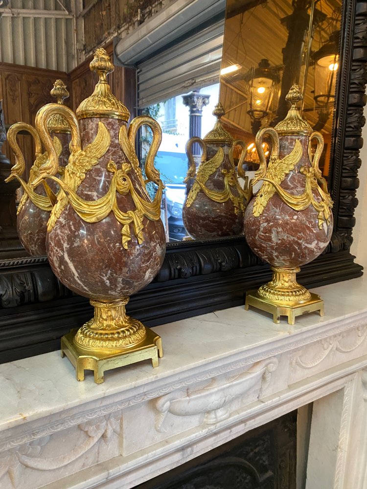 Paar Kassetten im Louis-XVI-Stil aus der Zeit Napoleons III. aus Marmor und vergoldeter Bronze 