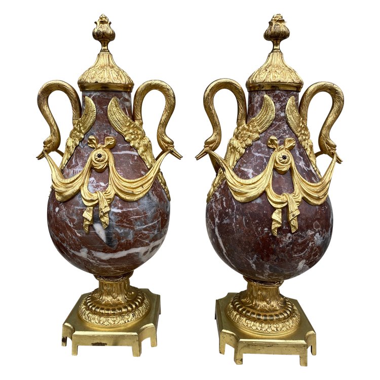Paar Kassetten im Louis-XVI-Stil aus der Zeit Napoleons III. aus Marmor und vergoldeter Bronze 