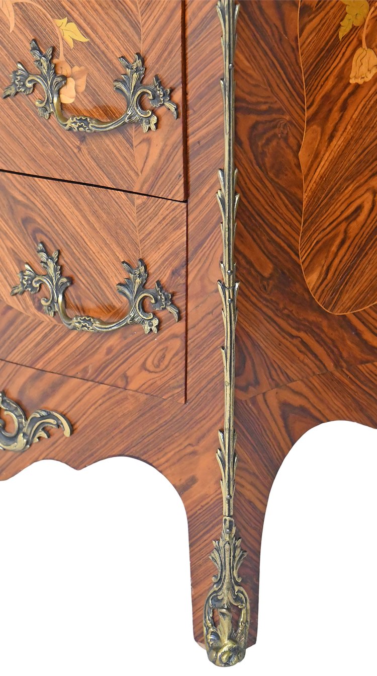 Cassettiera in stile Luigi XV con intarsi floreali