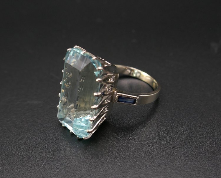 Ring Set with an Aquamarine Shouldered with Calibrated Sapphires.