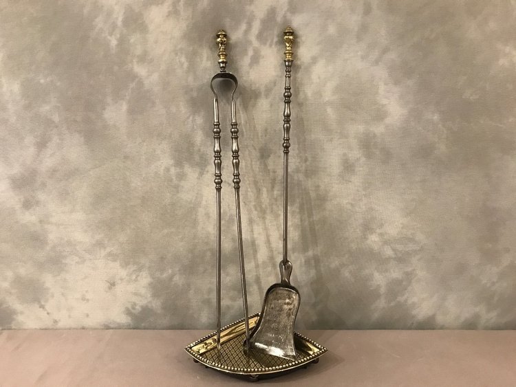 Petit coin de cheminée en bronze d'époque 19 ème de style Louis XVI 